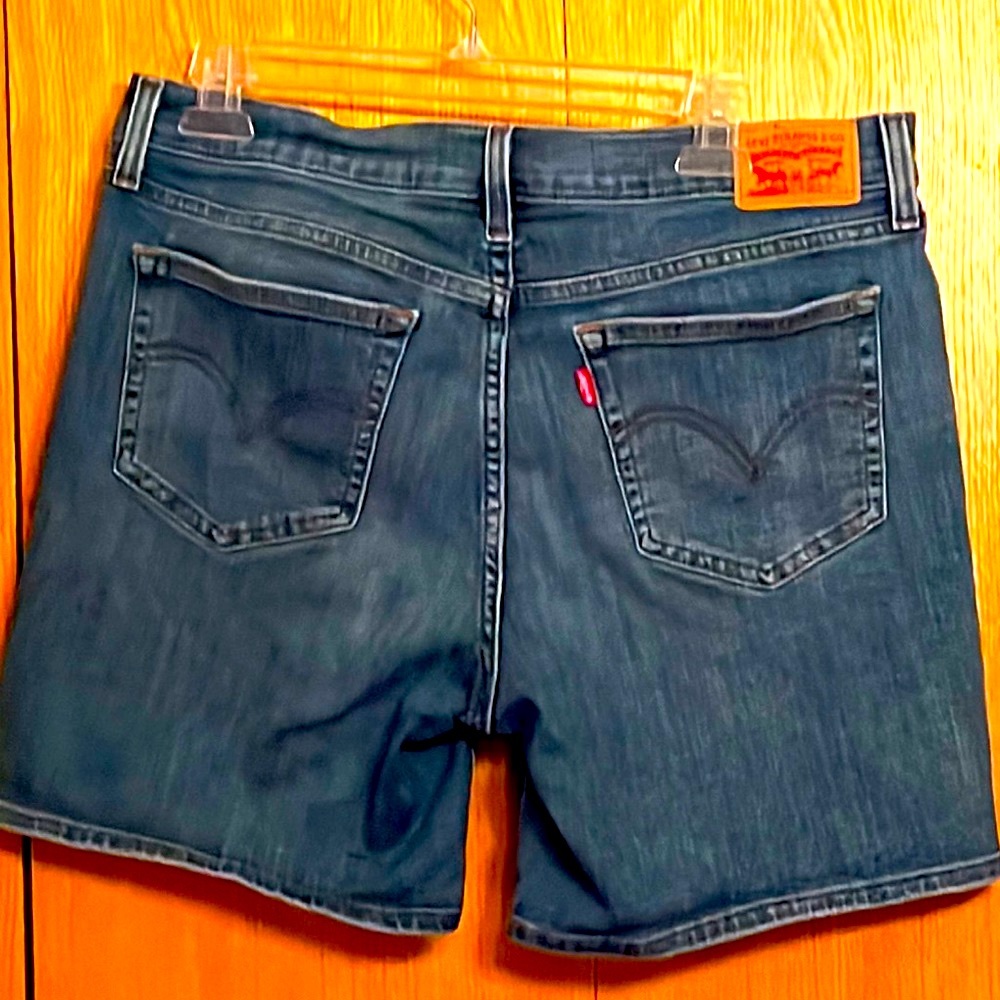 Levi’s high rise jean shorts stretch 5 pocket blue denim size 29 x 7” inseam EUC